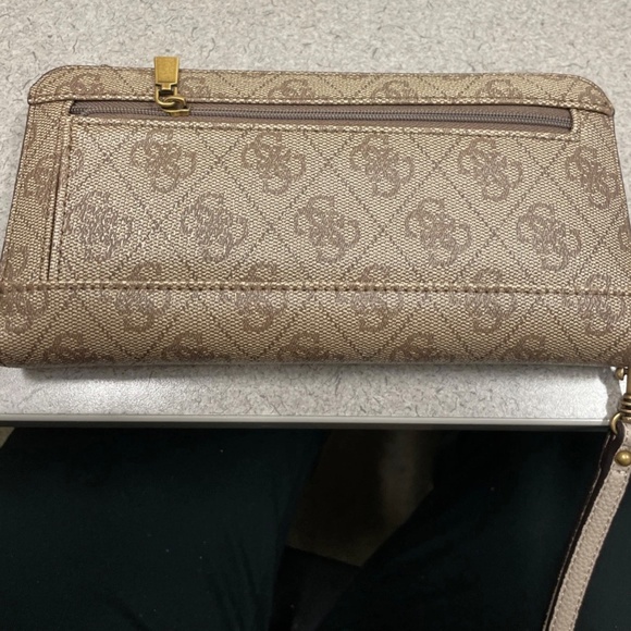 Guess LOGO Large Zip Around Wallet Wristlet Clutch Allover Logo AUTHENTIC - Picture 2 of 4